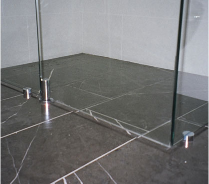 Stepped Floor Pivot for Frameless Hydro Shower Screen