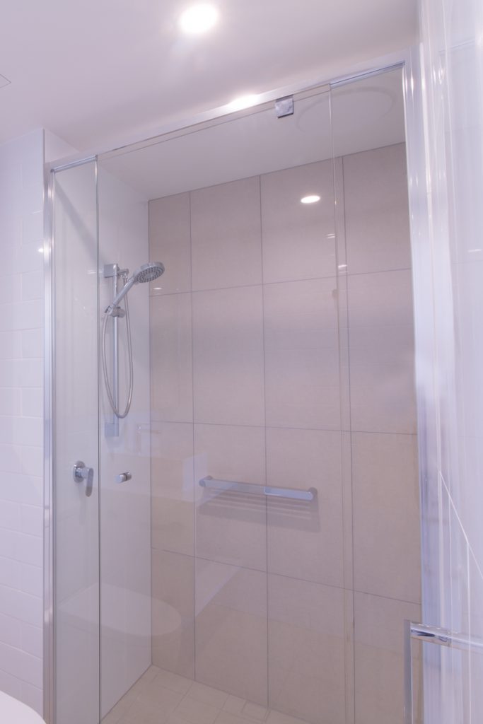 vogue semi frameless showerscreen, polished silver hinges and aluminium, 10mm glass.