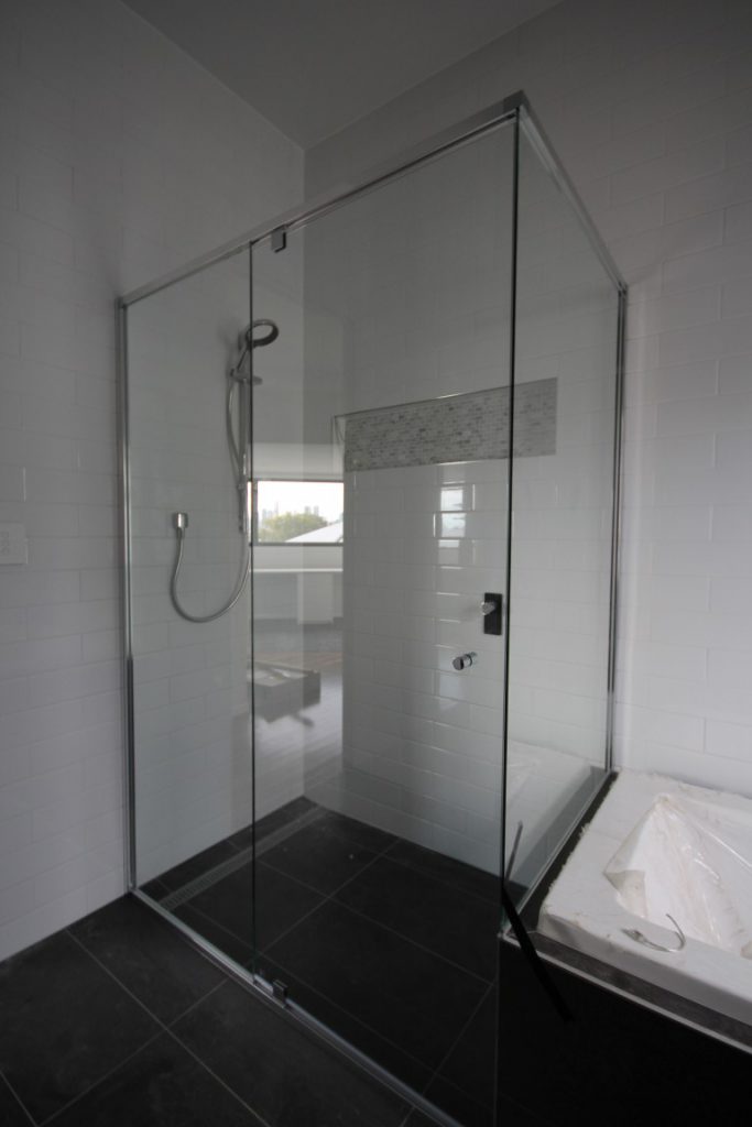 vogue front corner return semi frameless, glass to glass, polished silver aluminium, steel hinges, polished silver