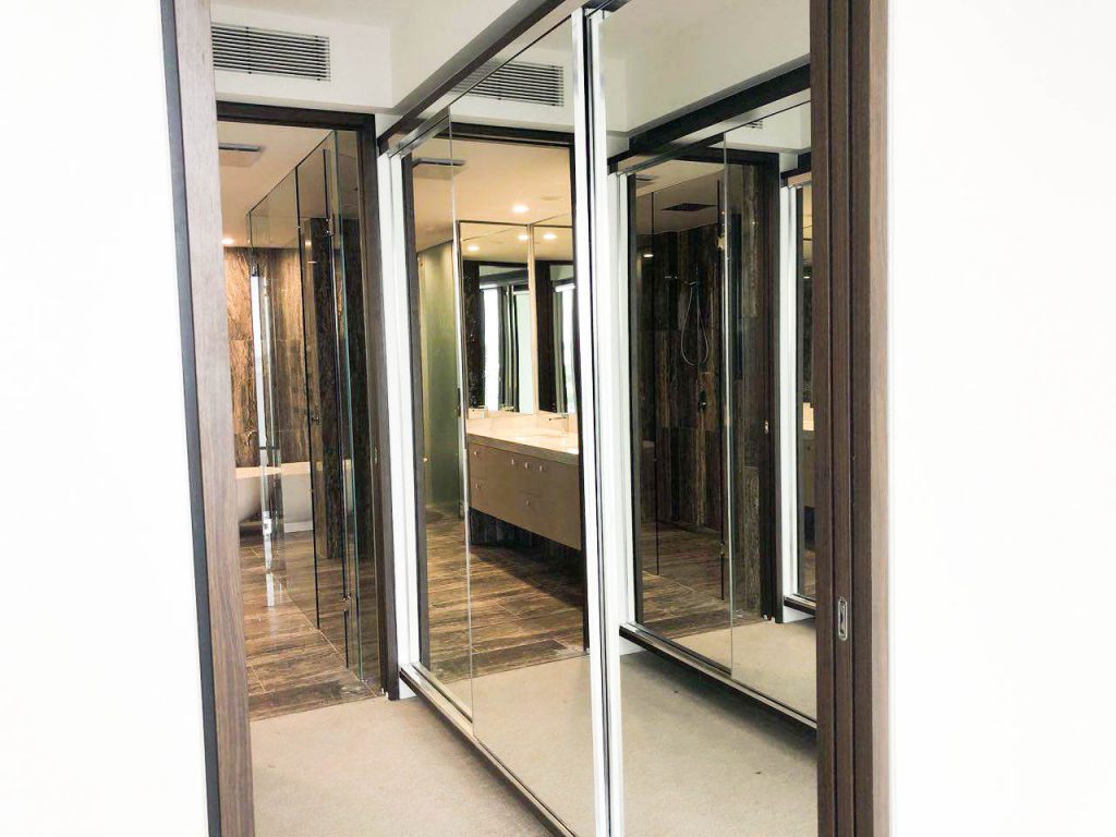 Frameless Built-in Mirrorline Robe Doors with Aluminium Silver Tracks