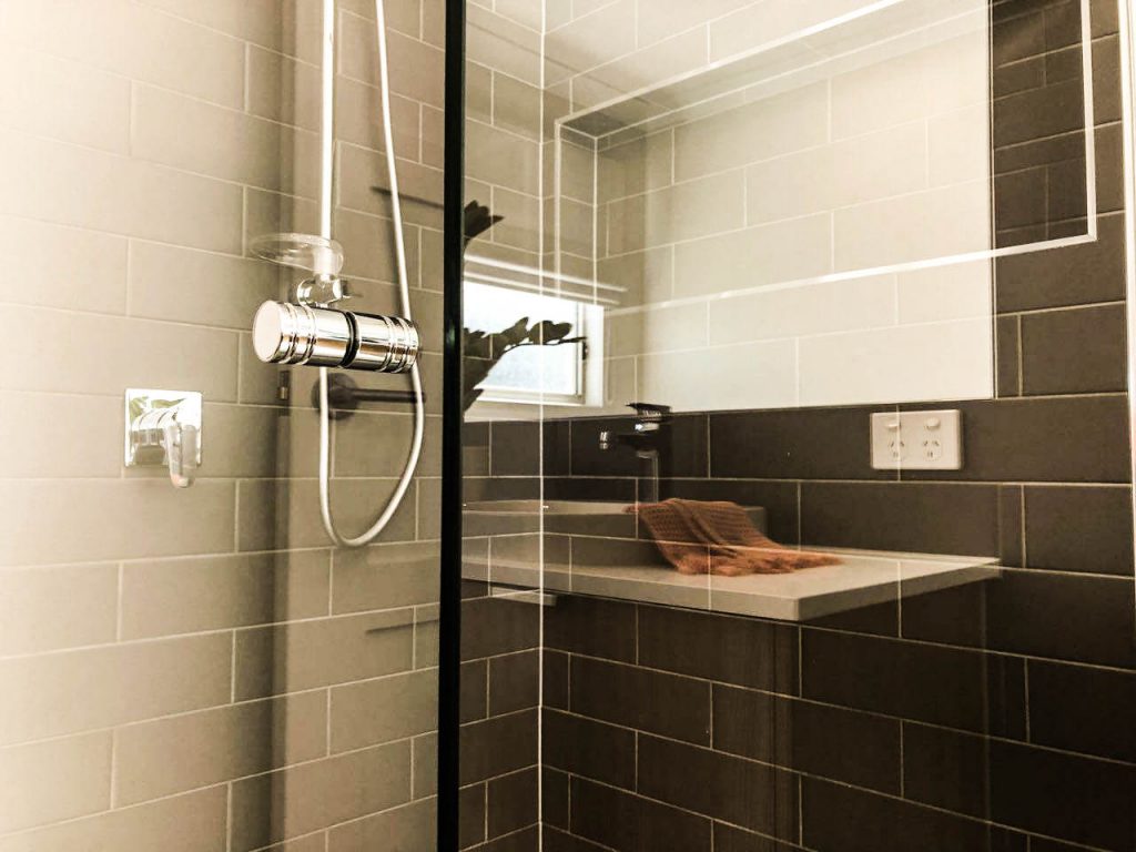 Frameless Shower Screen with Polished Silver Knob